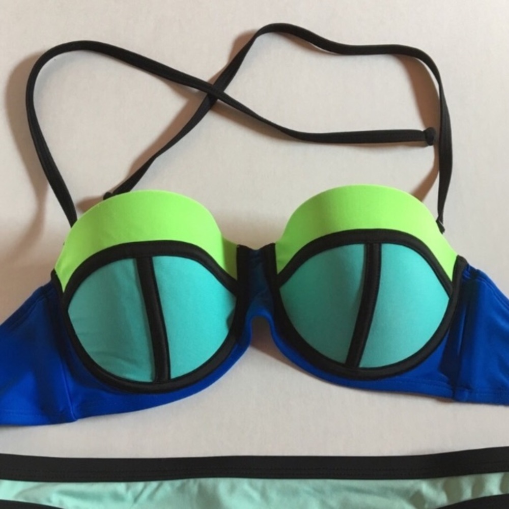 NWOT Urban Outfitters Blue Multi-Toned Bikini - Picture 2 of 3